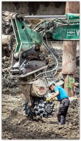 Betonfr�se zum Zerkleinern und Begradigen von Fundamentk�rpern