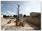 Gro�ger�t zur Herstellung der Bohrpfahlwand